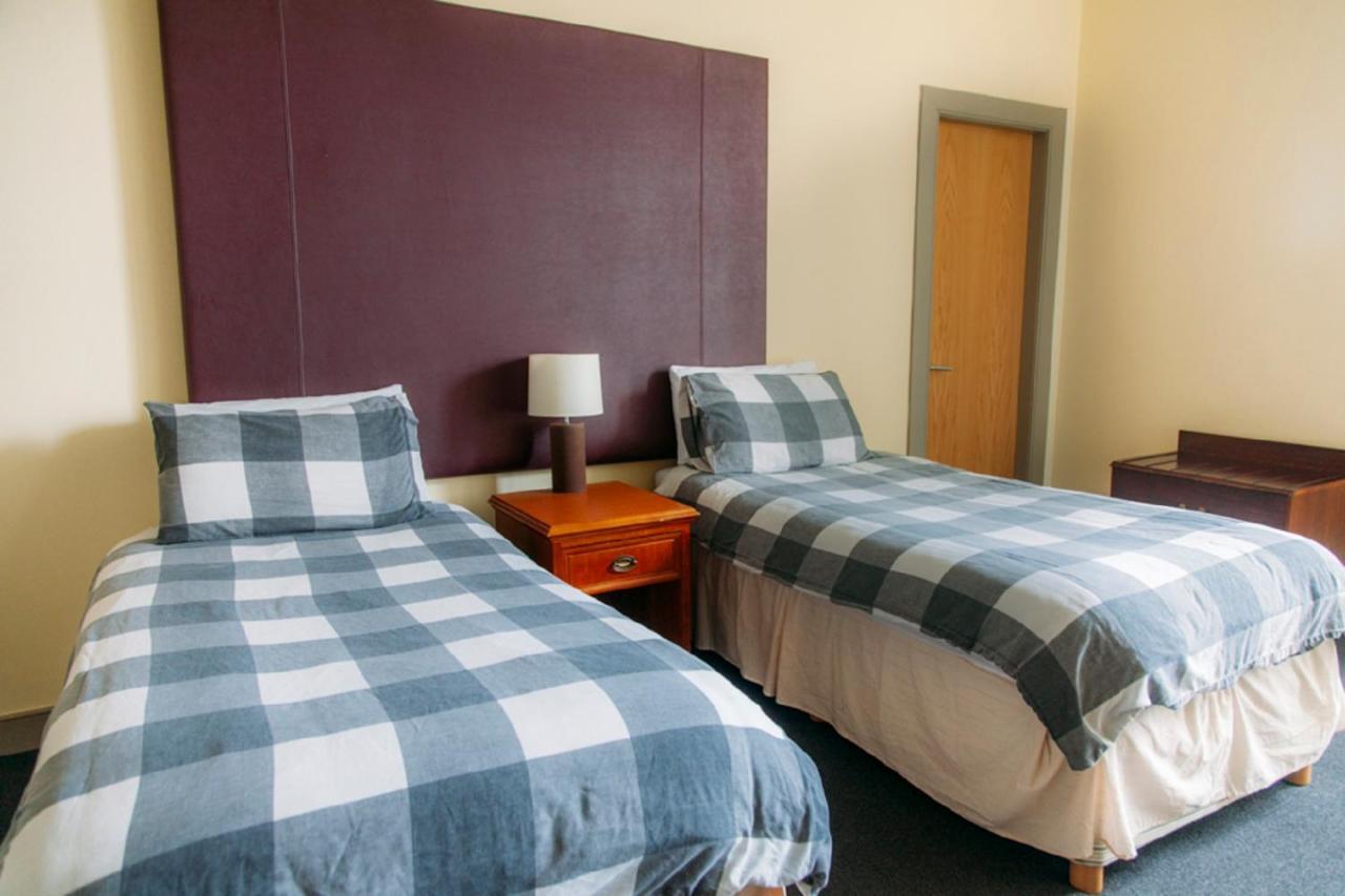 Dundee Backpackers Hostel ภายนอก รูปภาพ